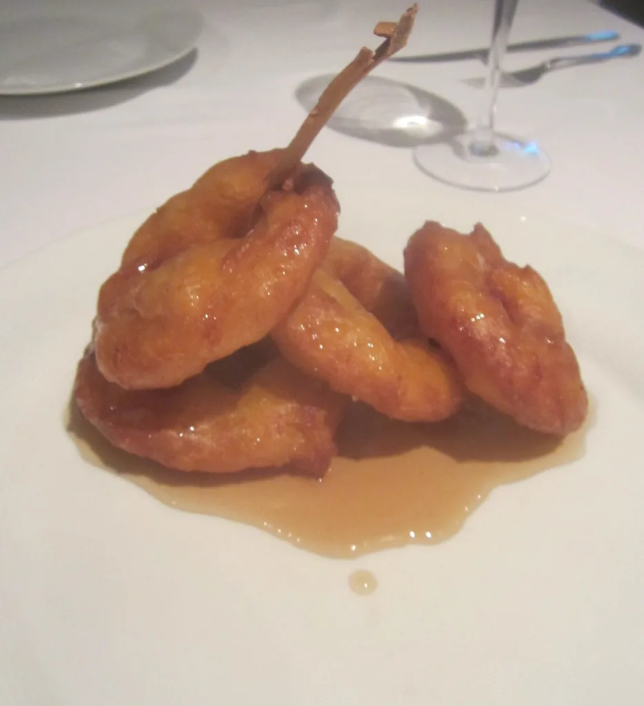 Picarones con miel de chancaca
